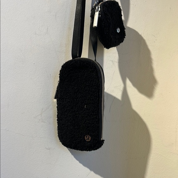 Lululemon Black Sherpa Crossbody Bag - Picture 1 of 1